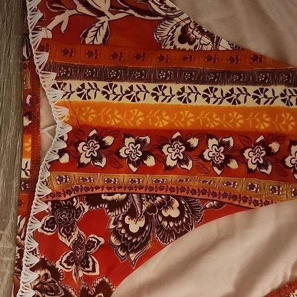 Cupshe Folk Customs Shell Stitch Cheeky Bikini - Top Medium, Bottoms Large - Picture 12 of 12